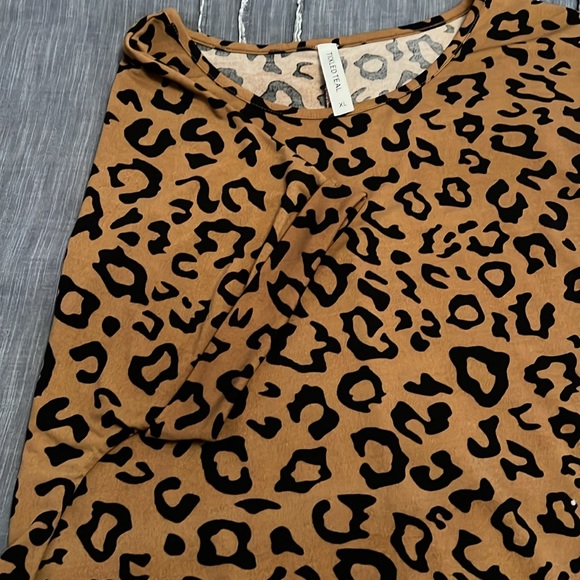 Tickled Teal Leopard Top - Picture 3 of 5